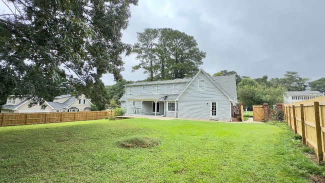 Building Photo - 22 Edgewood Dr