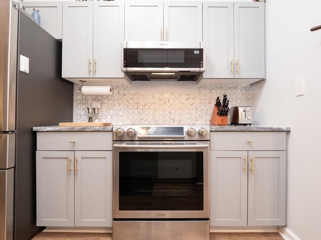 kitchen stove area - 500 Bucksley Ln