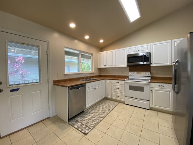 Building Photo - For Rent:  2 bedroom plus office, 2 bath h...