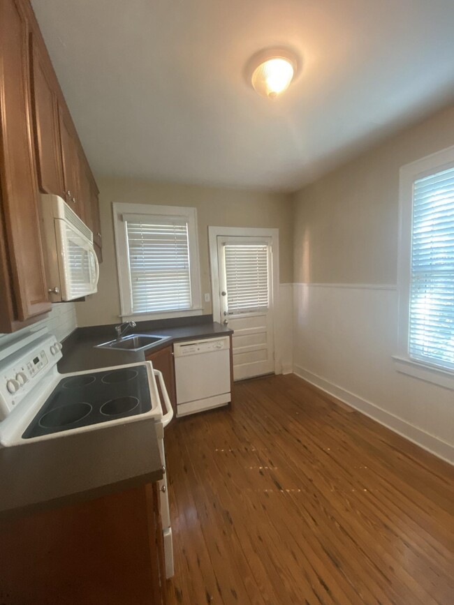 Building Photo - 422 McDaniel St