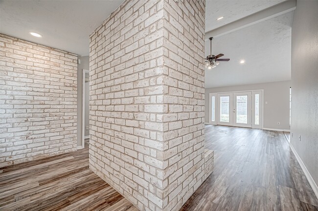 Foto del edificio - 16718 Gaelic Ln