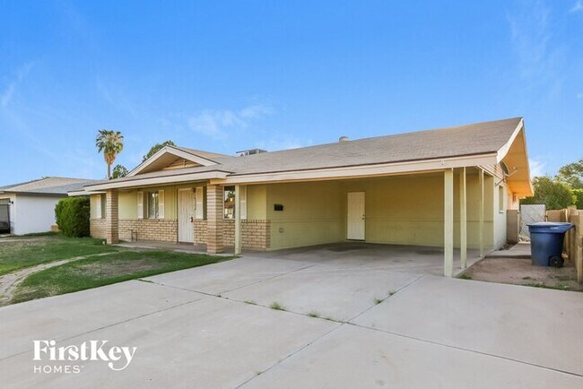 Building Photo - 3123 S George Dr