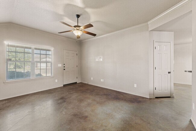 Building Photo - PM1-TEMP609 W Karey Dr