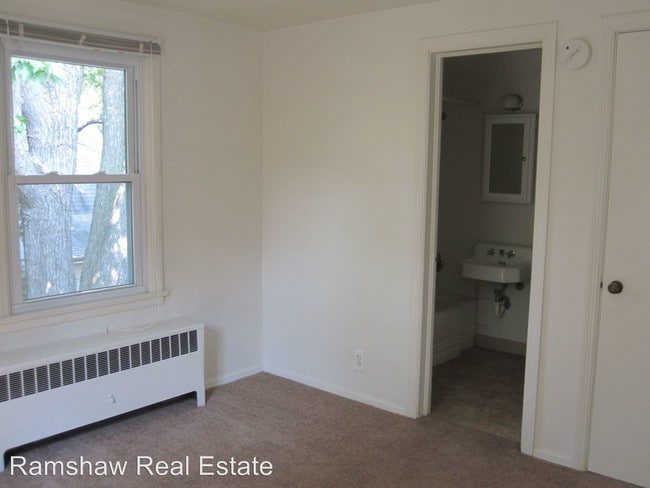 Building Photo - 1 br, 1 bath Apartment - 201 S. Elm St.