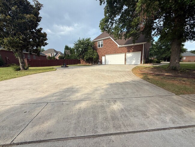 Building Photo - Spacious 5-Bedroom Home on a Corner Lot in...