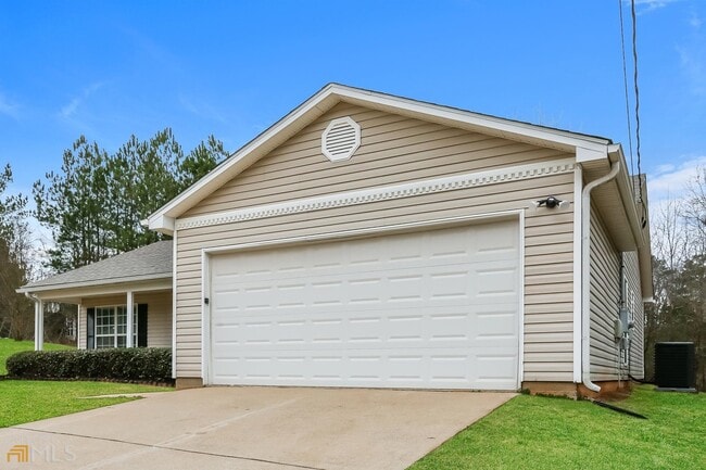 Building Photo - 205 Fairclift Dr
