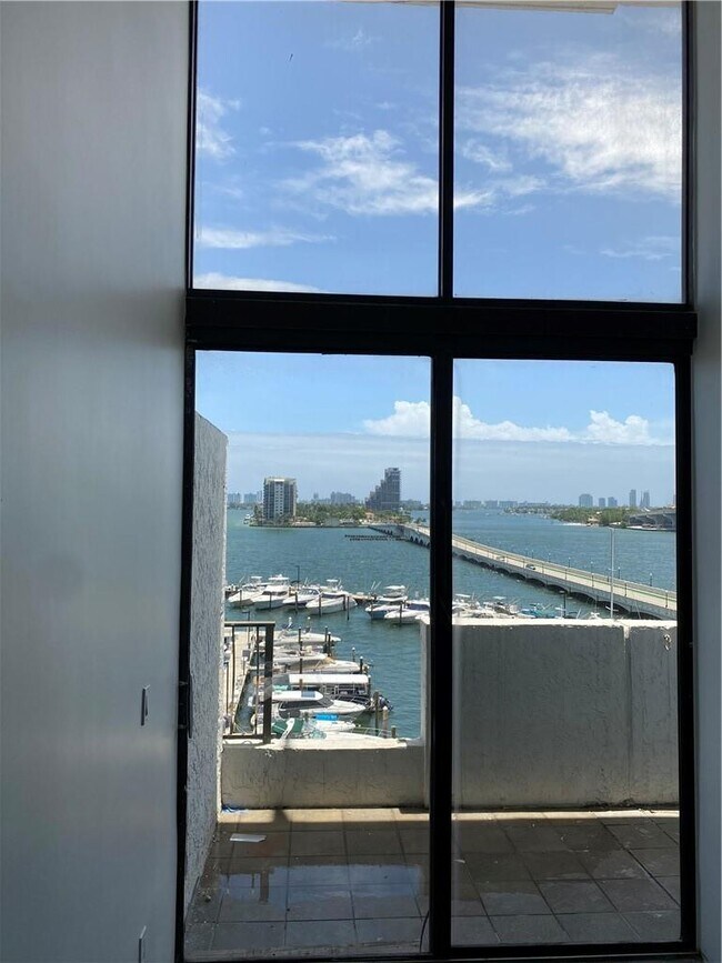 Foto del edificio - 555 NE 15th St