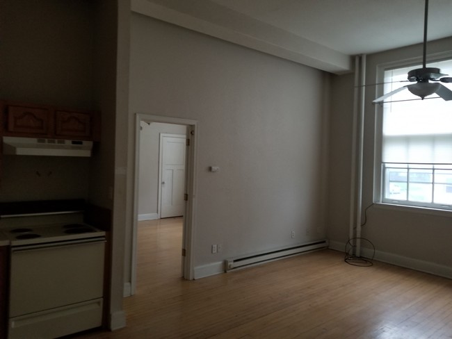 Building Photo - 227 W Wapello St