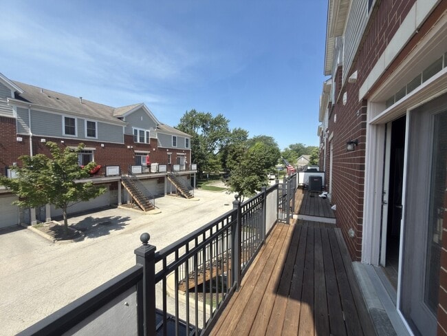 Building Photo - 2209 S Crambourne Way