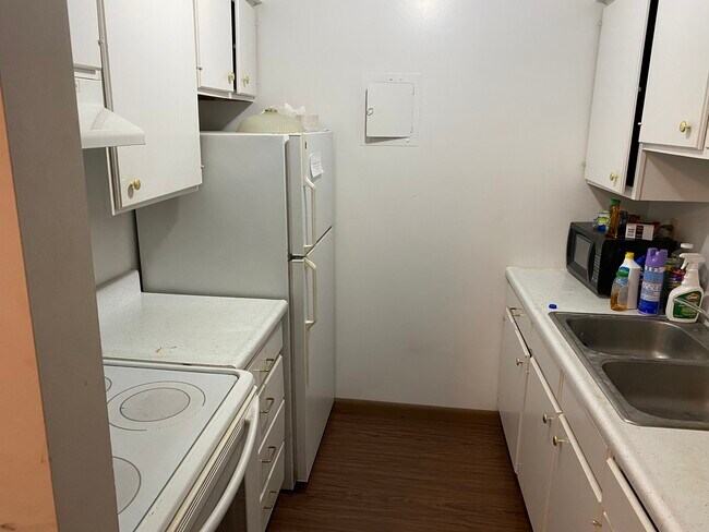 Building Photo - 423 27th St NE