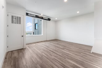 Building Photo - 55 Washington St