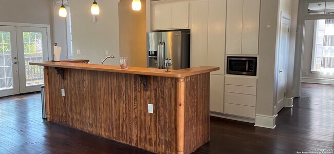 Building Photo - 610 Nolan St