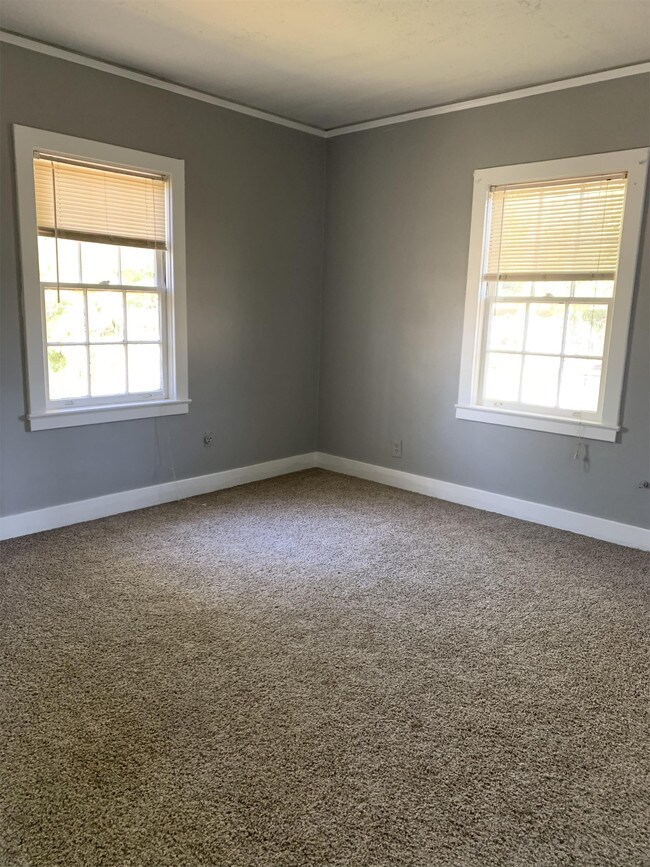 Building Photo - 409 N Whitworth Ave