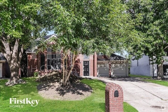 Building Photo - 1523 Stratford Dr