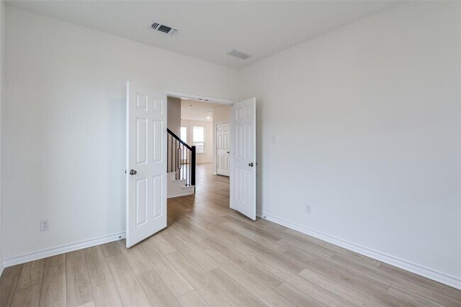 Oficina - 377 Princewood Dr