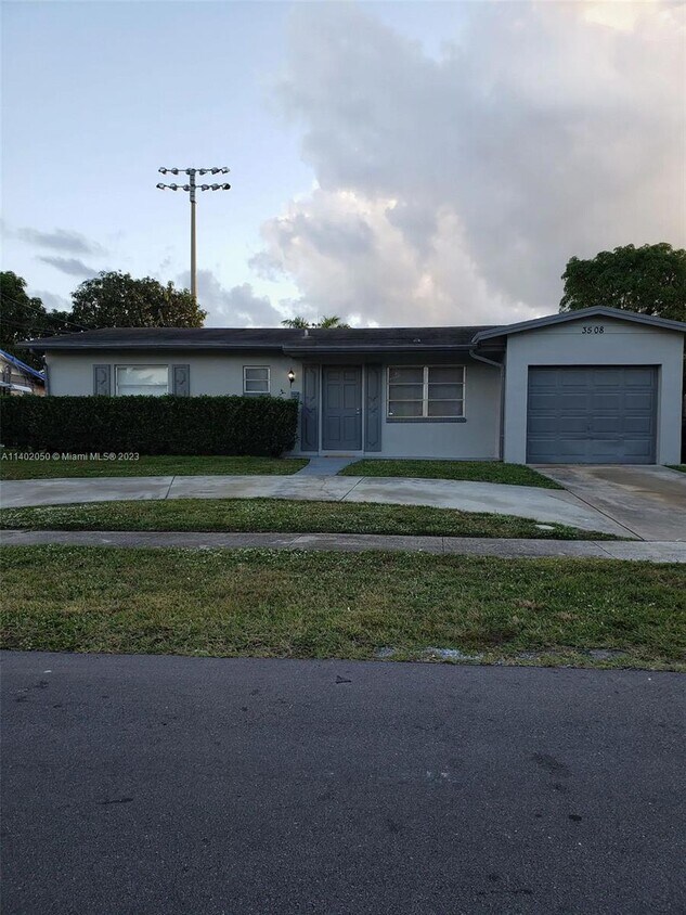 Foto principal - 3508 NW 23rd St