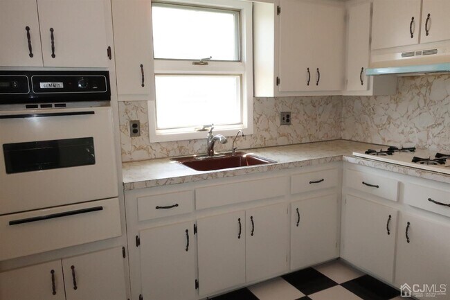 Building Photo - 604 2nd Ave