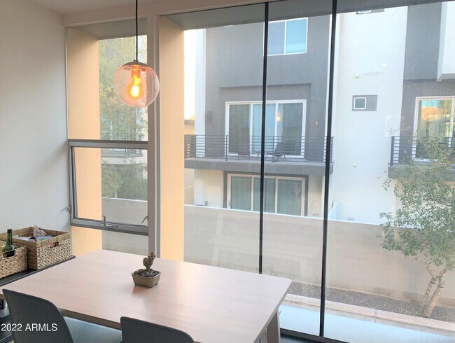 Foto del edificio - 7047 E Earll Dr