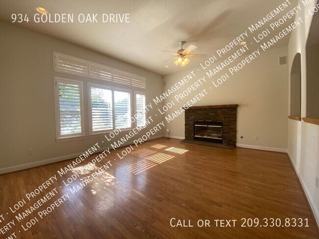 Foto del edificio - 934 Golden Oak Dr