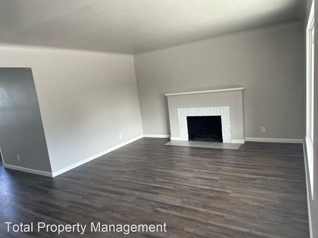 Building Photo - 2 br, 1 bath House - 952 E. Apricot Ave.