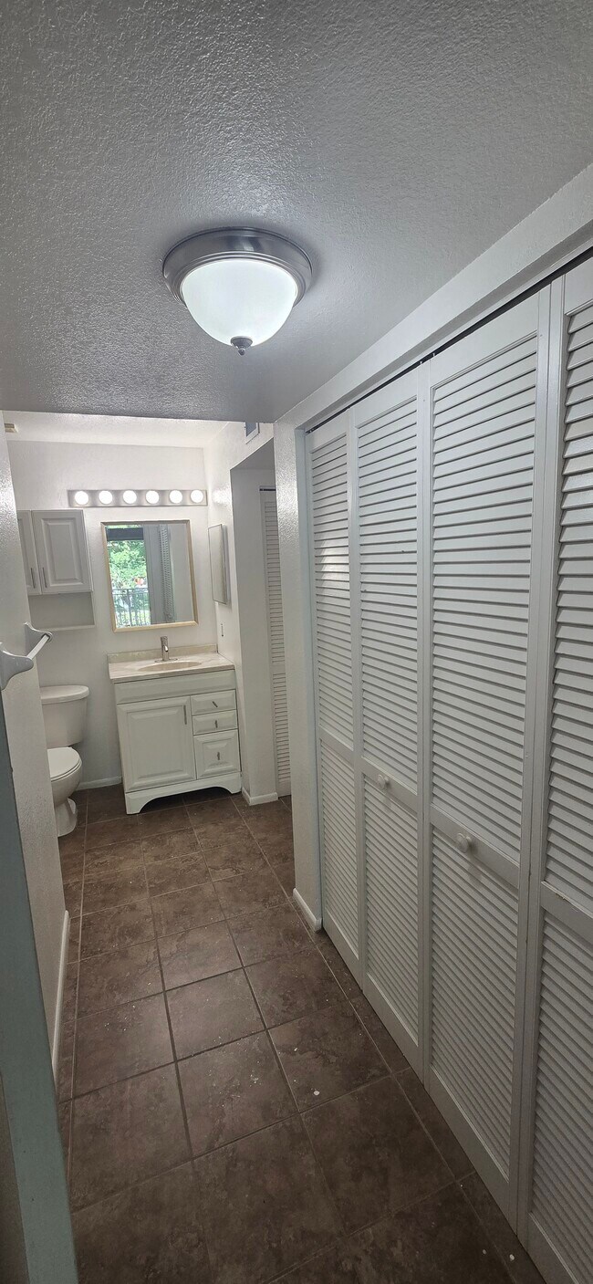 Foto del edificio - 1825 Palm Cove Blvd