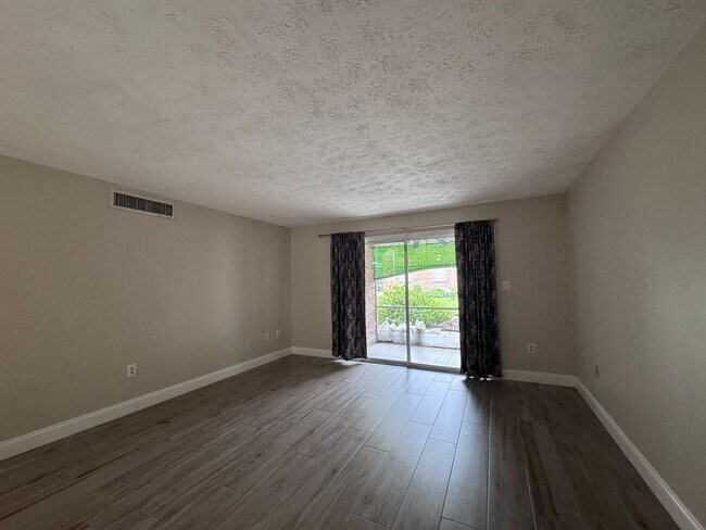 Foto del edificio - Great Location 2 Bedroom and 2 Baths