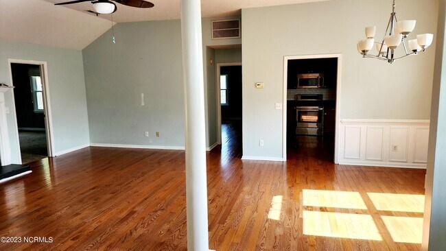 Foto del edificio - 614 Kings Arm Ct