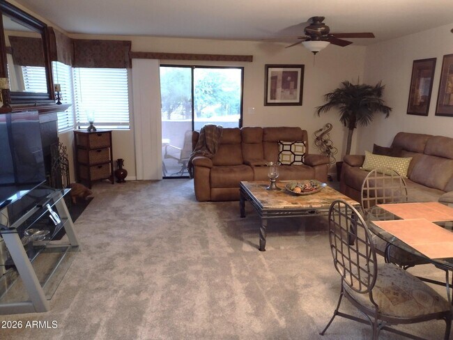 Foto del edificio - 10055 E Mountainview Lake Dr