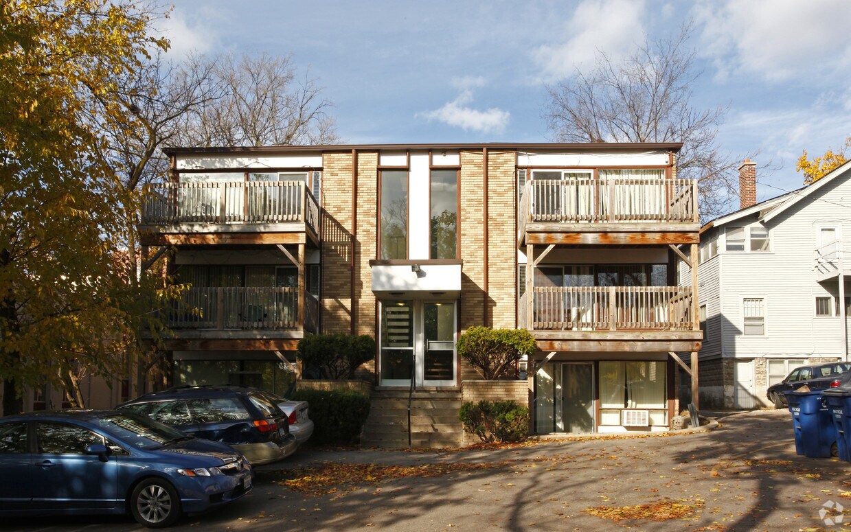 Foto del edificio - 326 E Madison St