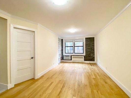 Foto principal - 2 bedroom in Bronx NY 10463