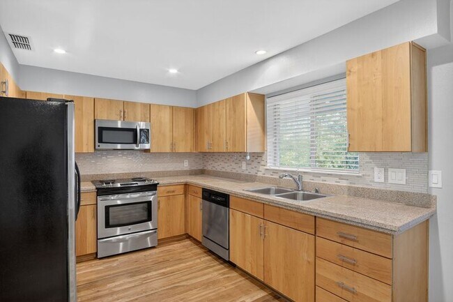 Building Photo - 4616 W Lovers Ln