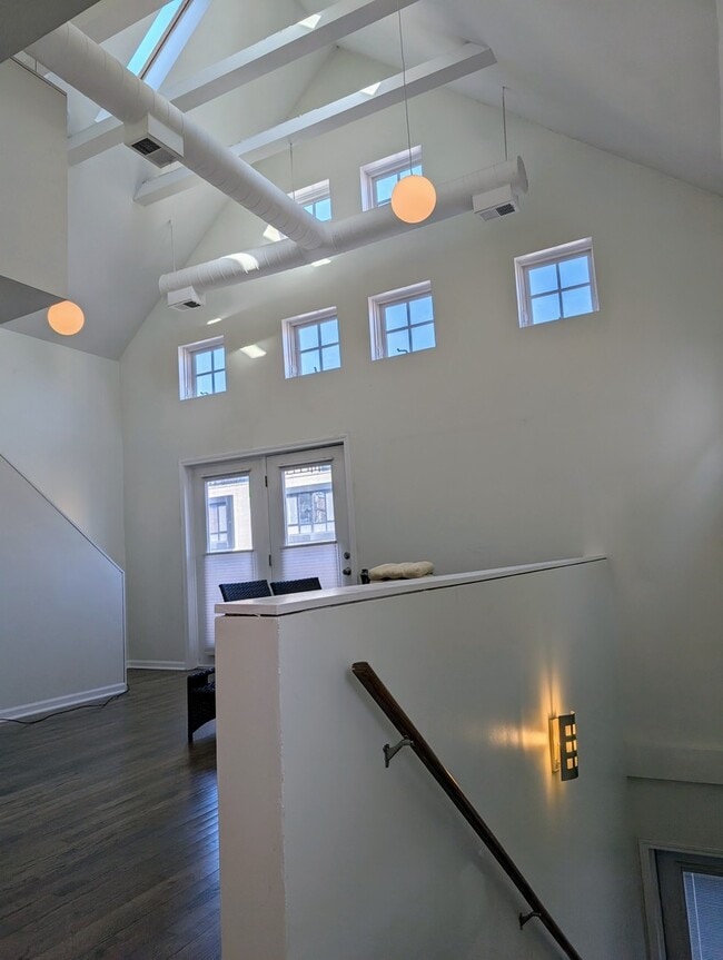 Building Photo - 714 N Elizabeth St