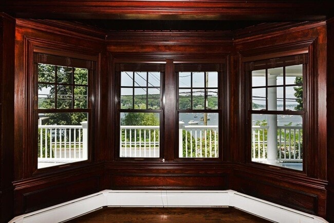 Building Photo - 158 Woodbine Ave