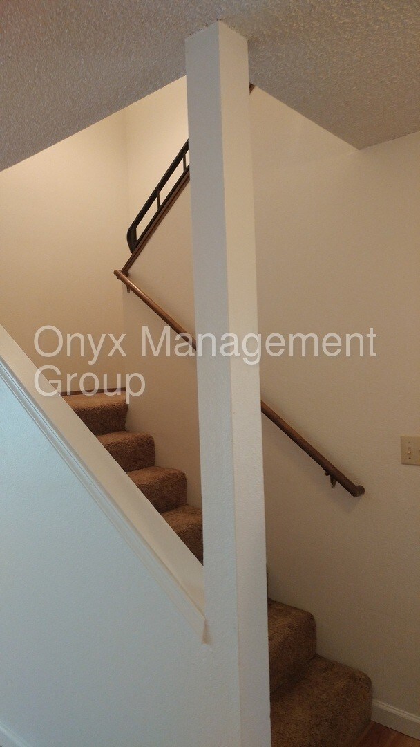 Building Photo - 4451 SW Stoddard Dr