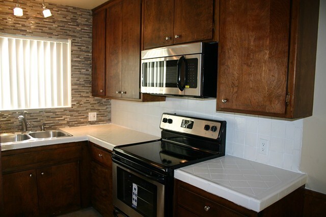 Building Photo - 22641 Del Valle St