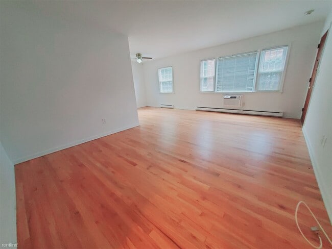 Building Photo - 1 br, 1 bath Condo - 41 Pine Hill Ave Unit B