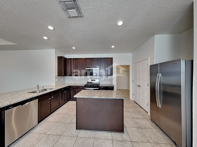 Foto del edificio - 178 FallowBrook Ln