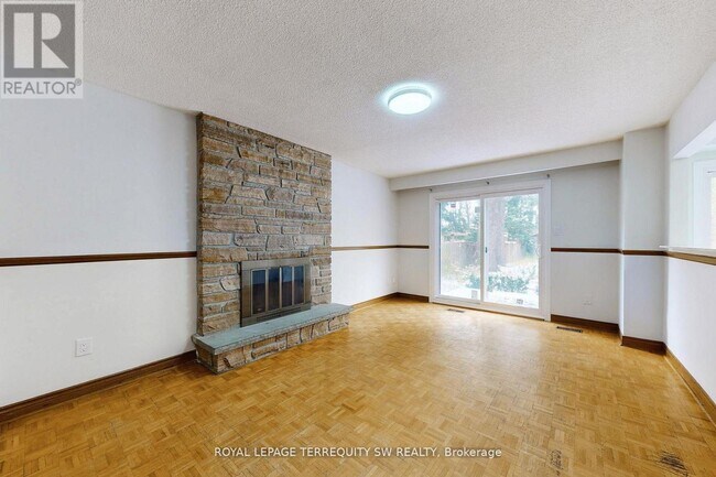 Photo du bâtiment - 327A Beechgrove Dr