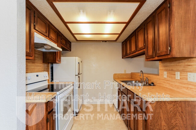 Building Photo - 2701 Bermuda Dr
