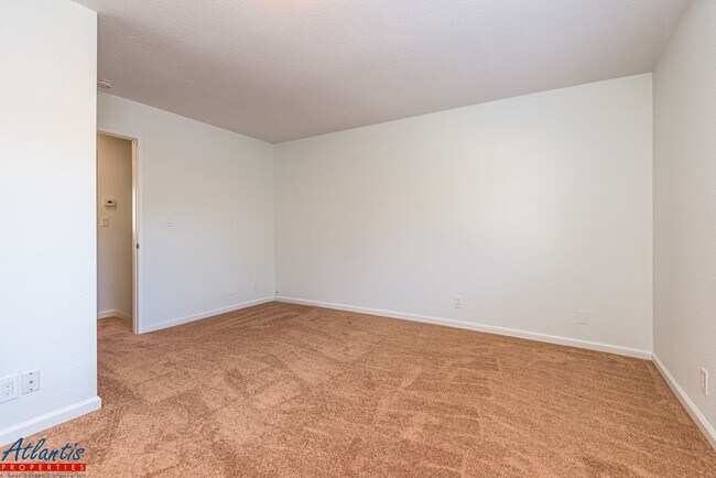 Foto del edificio - Beautiful Condo | Remodeled | Private Outd...