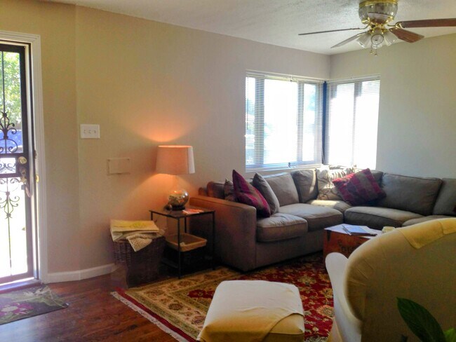 Foto del edificio - 2255 Roslyn St