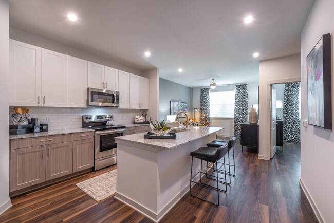 Foto del edificio - 915 E Harmon Rd