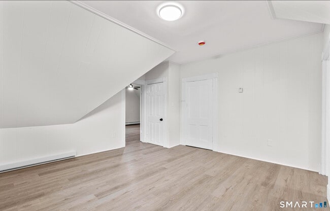 Building Photo - 32 Lamberton St