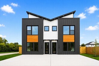 Building Photo - 9102 Coffee St