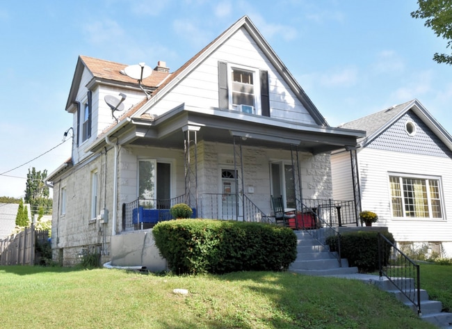 Building Photo - 2218 E Eden Pl