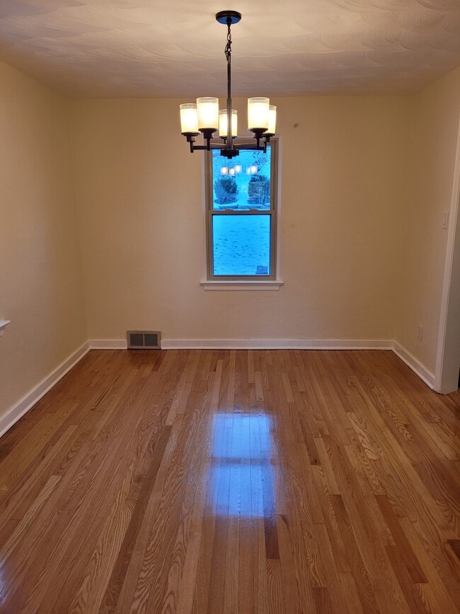 dining room - 470 Serpentine Dr