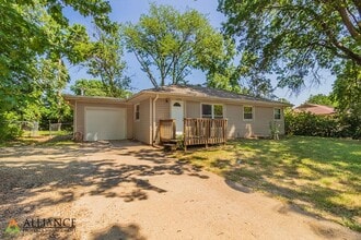 Building Photo - 1526 Jarvis Dr