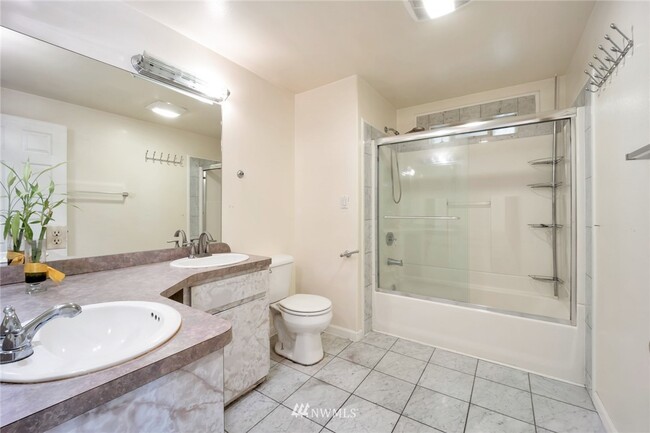 Foto del edificio - 715 E James St