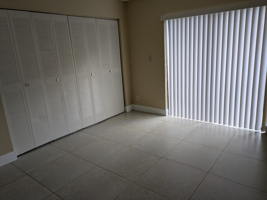 Building Photo - 7943 NW 41 Ct