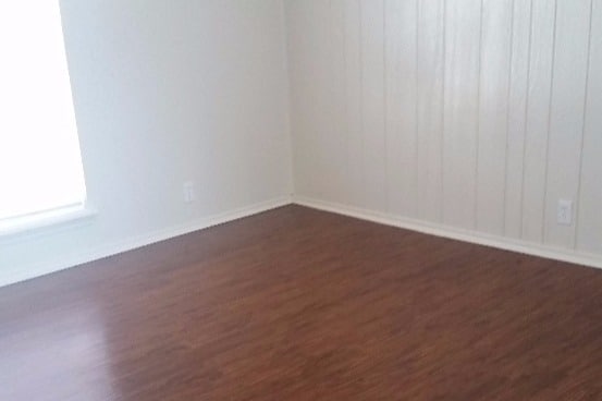 Living - 1435 E 62nd St